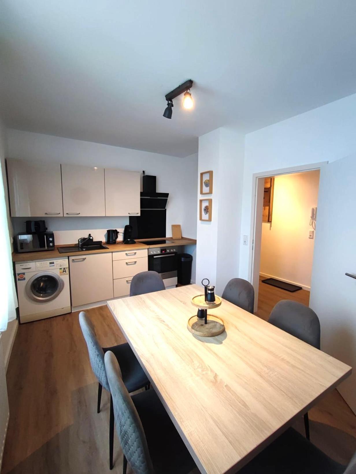 Rtr Essen - Fuer Bis Zu 8 Personen - Voll Ausgestattet - Zentral Limbecker Platz - Messe - Uniklinikum - Smart Tv - Modern Apartment Exterior photo