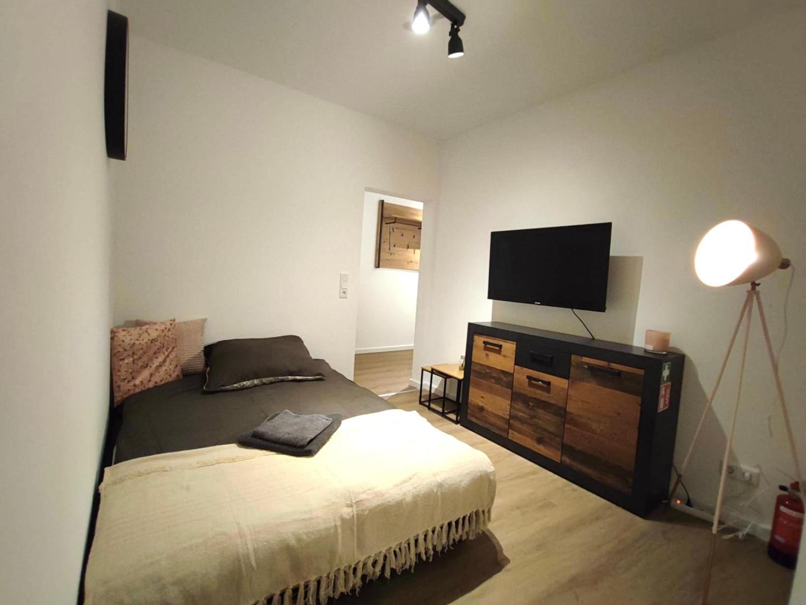 Rtr Essen - Fuer Bis Zu 8 Personen - Voll Ausgestattet - Zentral Limbecker Platz - Messe - Uniklinikum - Smart Tv - Modern Apartment Exterior photo